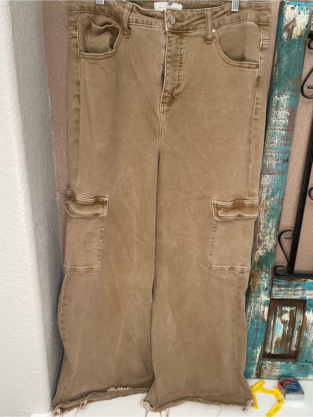 Women's Straight Leg Cargo Pants in Brown
